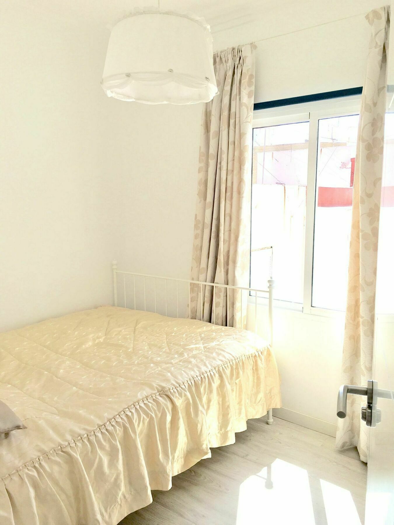 Oyo Guest House Duc De Gaeta Валенсия Екстериор снимка